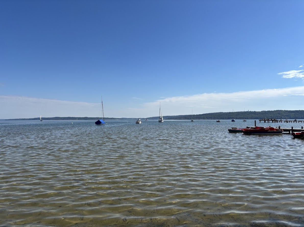 Ammersee — Segelboote und klares Wasser