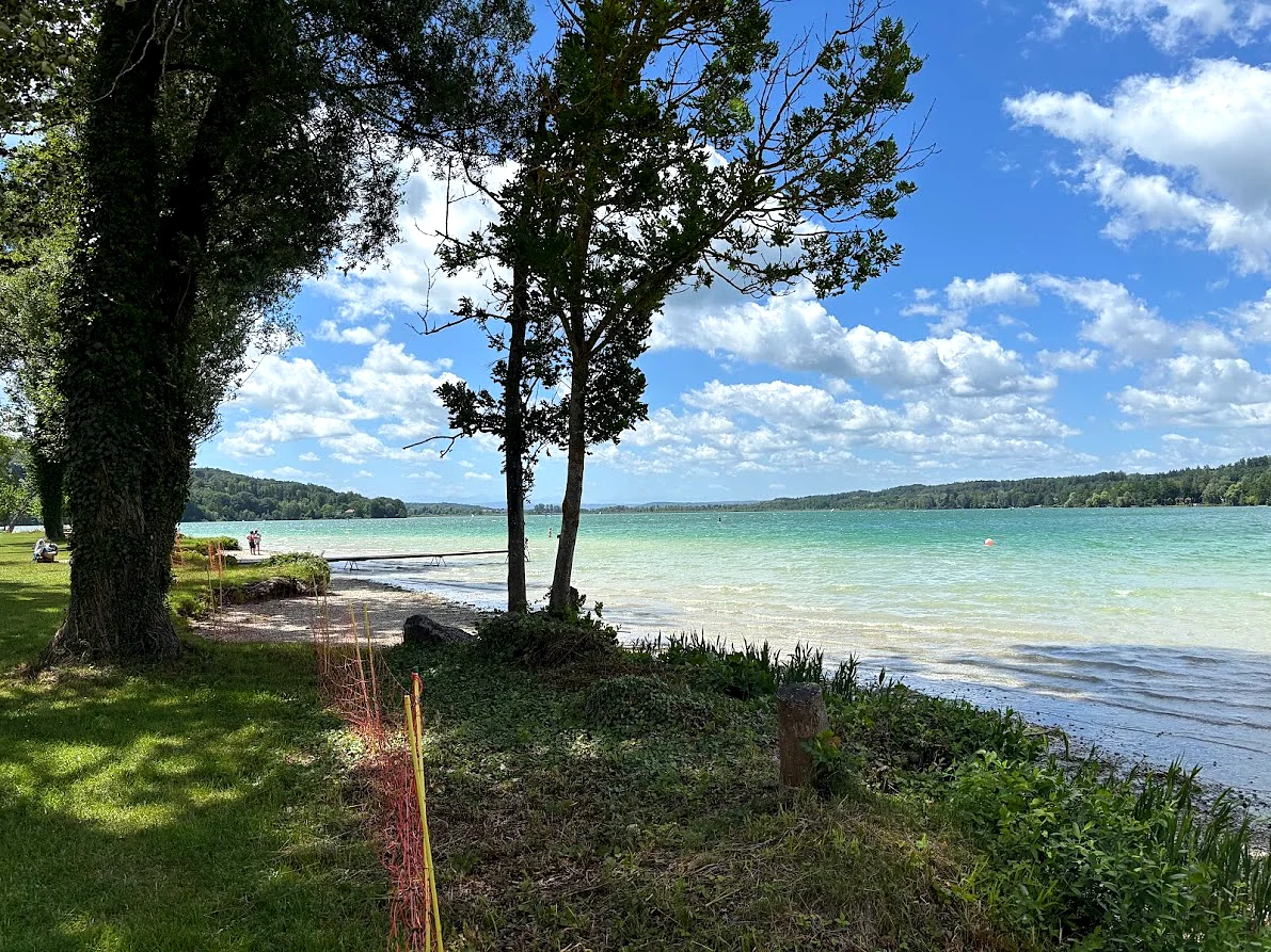 Uferweg am See im 5-Seen-Land